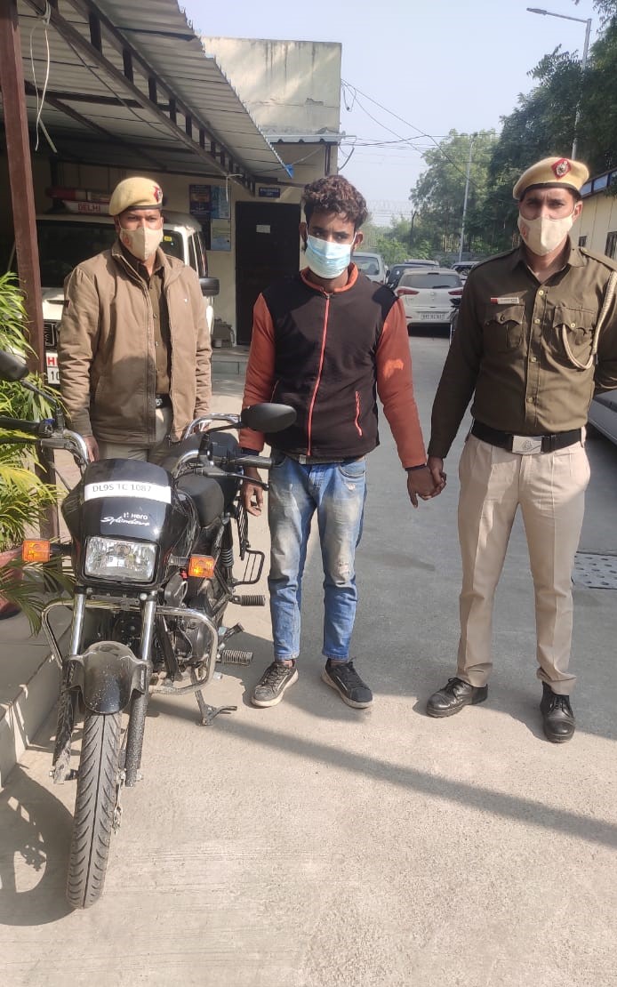 Baba Haridas Nagar cop nabs auto-lifter red handed