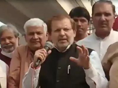BJP MP from Rohtak addressing his partymen in Kiloi