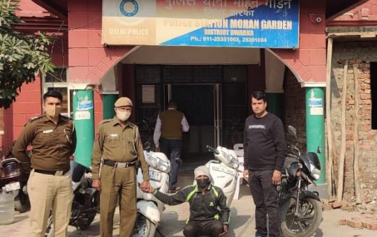 Auto-lifter nabbed by Dwarka District Police