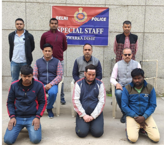 Dwarka District Police solve one-year-old blind extortion case