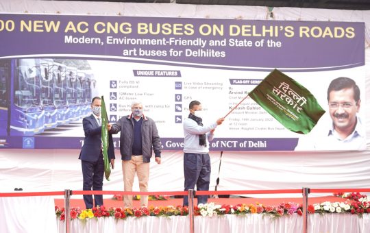 दिल्ली में 100 नए वातानुकूलित बसों का उद्घाटन