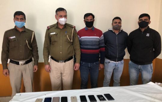 Gang involved in stealing mobile phones busted in Najafgarh