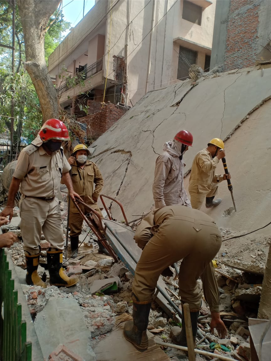 5 persons trapped after a house collapsed in Delhi’s Satya Niketan area