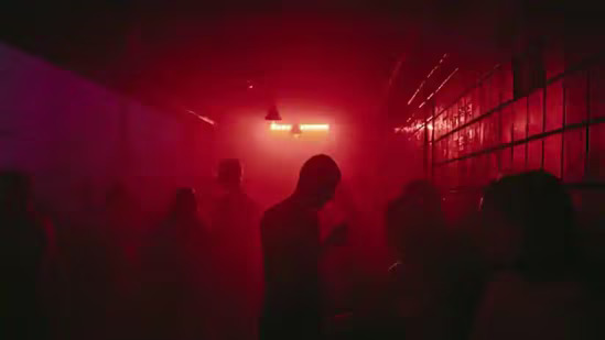 गुरुग्राम के अरावली पहाड़ों में युवक-युवतियों की चल रही थी रेव पार्टी, पुलिस ने मारी रेड